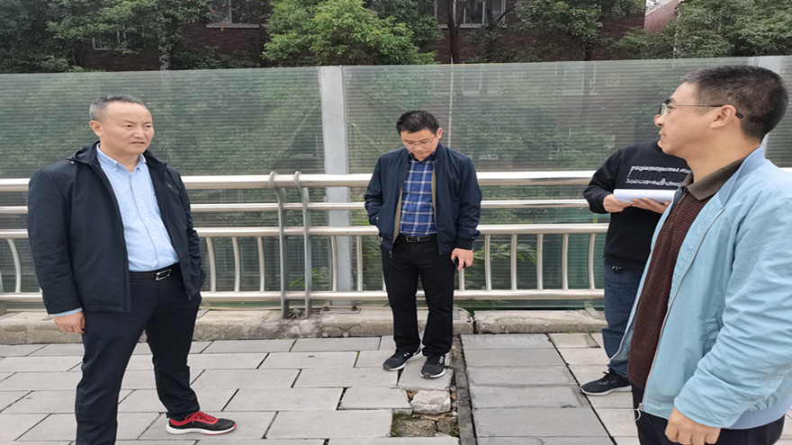 剑南路刷新工程一期（九州大道至西山南路）现场检查桥梁伸缩缝