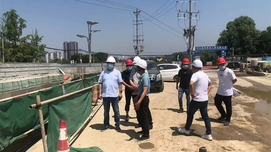 检查组在南山路项目现场开展清静隐患排查及汛期防汛检查_副本