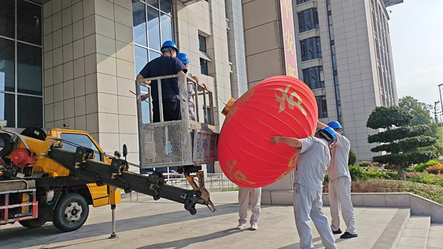 康来物业全力做好国庆包管事情，，，着力营造平笆笔辈节日情形 