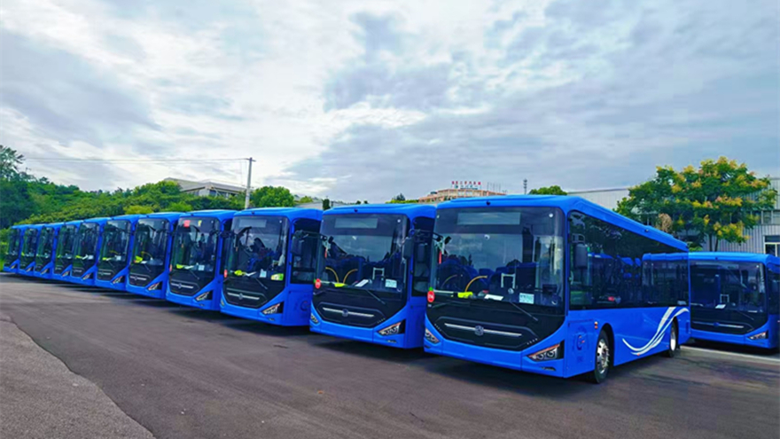 重汽绵专88辆新能源公交车交付绵阳，，，，，赋能绿色出行